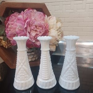 Vintage Milk Glass Bud Vase Set Of 3